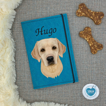 Designbeispiel der Impfpasshülle blau für den Labrador blond